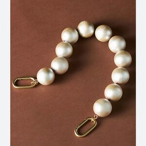 ISO Clare v jumbo pearl shortie strap